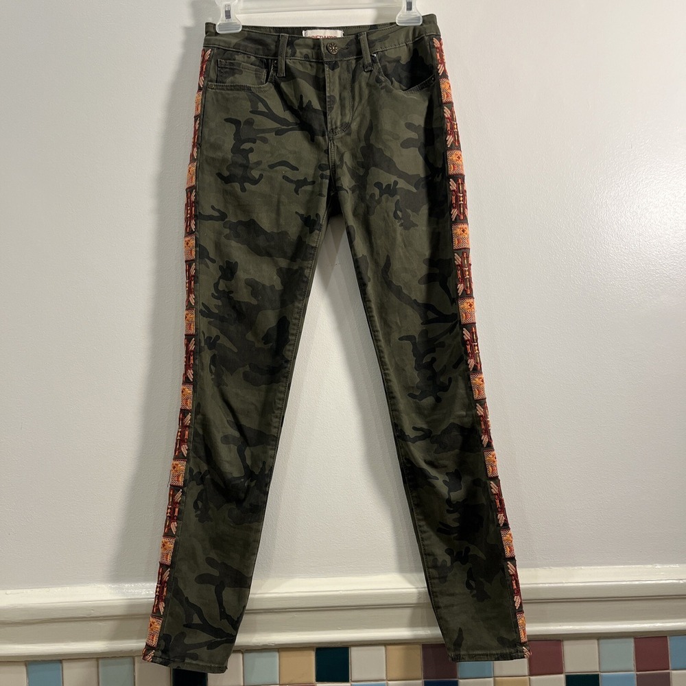 Driftwood Womens Jackie Embroidered Camo Pants Size 24-26